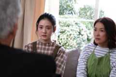 門倉結月（北香那）、門倉久美子（羽田美智子）