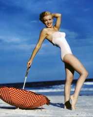 Эволюция купальников: от закрытого костюма к смелым лоскуткам