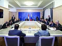 اجتماع رئيس مجلس الدوما فياتشيسلاف فولودين مع رئيس مجلس القيادة الرئاسي للجمهورية اليمنية رشاد محمد العليمي