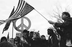 Gulf War protest at White House (cc photo: Rik Goldman)