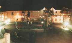 Square Barbara à Roanne de nuit