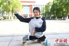 “無腿女孩”的青春自白：想成為生活刀