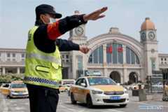 Wuhan restores taxi service