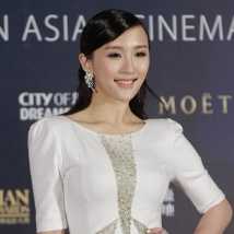 女星陈静白色紧身裙显身材 凹凸有致浓浓女人味