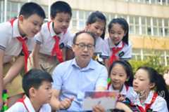 武汉小学校长李强