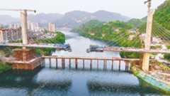 节日我在岗 | 建设者坚守施工一线 冲刺大桥合龙