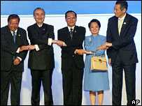Asean country leaders at Vientiane Summit, 2004