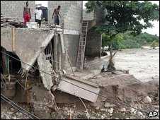 A house in Cabaret, Haiti damaged by Hurricane Ike (07 Sept 2008)