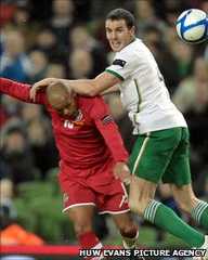 Rob Earnshaw and John'Shea clash in the Dublin clash