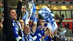 Birmingham captain Stephen Carr lifts the Carling Cup