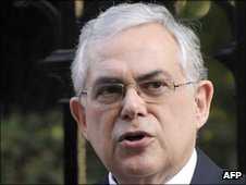 Mr Papademos gives statement to Greek TV outside the presidential palace