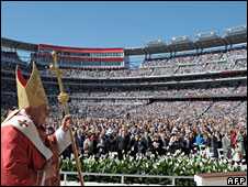 Benedict XVI stands before leads Mass in Washington's Nationals Stadium, 17 April 2008