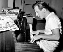 Bobby Darin is a guest star on the CBS show "Hennesey" in July 1959.