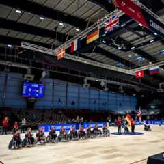 EM 2022 in Paris: Kurz vor dem Anpfiff des Länderspiels - Aufstellung neben der deutschen Flagge zur Nationalhymne. (Foto: diedrehen/Ottobock, Benjamin Klingebiel)