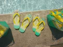 「MOTHER2」サマーズのビーチサンダル&バッグやアイストレーなど,夏のグッズが7月17日に発売