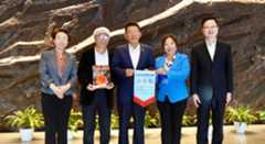 王灵桂会见美国华人收藏家陈灿培