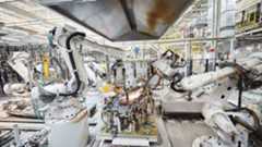 Robots welding parts in the automotive industry © ABB