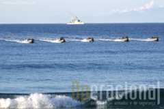 Uma vaga de botes aproxima-se da Praia Formosa na Ilha de Santa Maria/Açores no decurso de um exercicio dos três ramos das Forças Armadas. A geografia portuguesa aconselha a manutenção da componente anfibia.