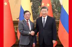 习近平会见哥伦比亚总统佩特罗