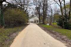 Sanierter Parkweg