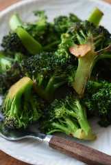 ブロッコリーのにんにく醤油炒めの写真