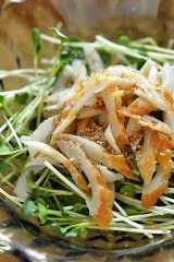 かいわれ大根とちくわのサラダの写真