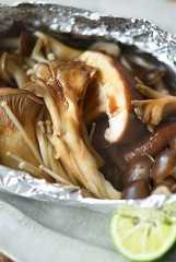 きのこのホイル焼きの写真