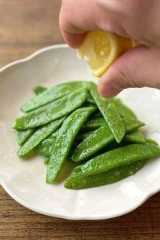絹さやの塩レモン炒めの写真