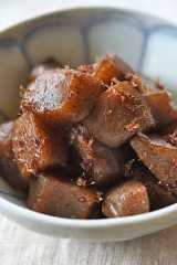こんにゃくのおかか煮（甘辛煮）の写真