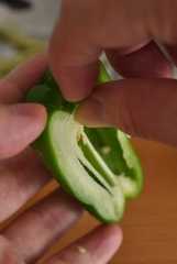 ピーマンの下ごしらえ/切り方の写真