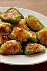 ピーマンの肉詰め（鶏ひき肉）の写真