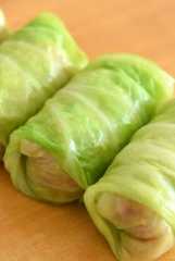 ロールキャベツの巻き方の写真