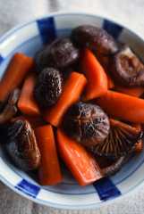 椎茸とにんじんの煮物の写真