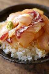 かんたん鯛のお刺身丼の写真