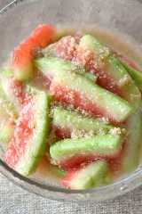 スイカの皮の漬物2種の写真