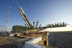 Soyuz TMA-22 erection