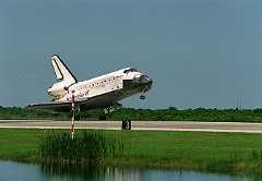 STS-105 landing