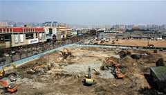 大同古城将增两处便民停车场4月19日，大同紧急启动古城内府学里、柴市角两处便民停车场改造工程。目前，施工团队正争分夺秒，以24小时轮班作业模式。