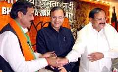 Ranjeet Singh Chautala with BJP President Venkaiah Naidu and Arun Jaitley