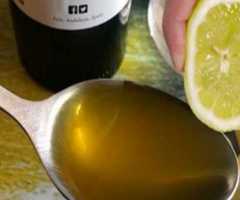 Shtrydhni një limon në vaj ulliri, ja çfarë do të ndodh