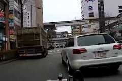 【東京】どっちが悪い？寝転び自転車vsアウディの交通トラブル車載。