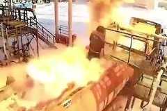 【動画】給油中の爆発で男性1人が大火傷を負った事故。