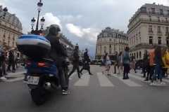 ビクスク乗りさん、謎なムーブで横断歩道の歩行者4人をはねてしまう。