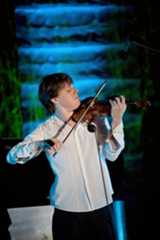 Classical violinist Joshua Bell dazzles the crowd at the Academy Summit. 