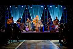 Academy student delegate Taylor Swift performs some of her hit songs at the 2008 Banquet of the Golden Plate. 