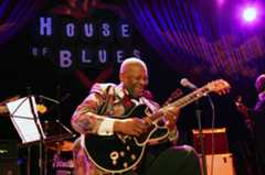 B.B. King performing at the 2004 International Achievement Summit in Chicago.