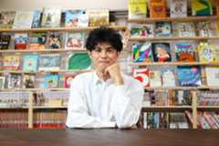 小島よしおさん「ボクといっしょに考えよう」（撮影／松永卓也＝写真部）