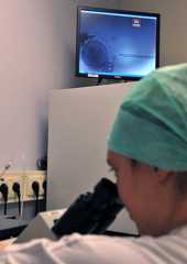 「精子提供者は精神疾患ある元受刑者」、カナダの3家族が提訴