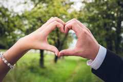 結婚できない人は人間的に問題がある？世の中の大半は「運」で決まる