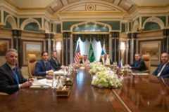 Lavrov en Rubio onderhandelen in Riyad 